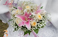 Букет невесты из розовой лилии, белых роз и гиспофилы №3