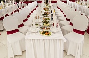 украшение свадебного зала в бело красных тонах
