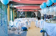 Комплексное оформление свадебного зала в бело-голубой гамме цветов