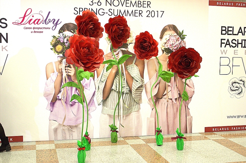 Бумажные цветы в украшении BFW 2016 — фото 3