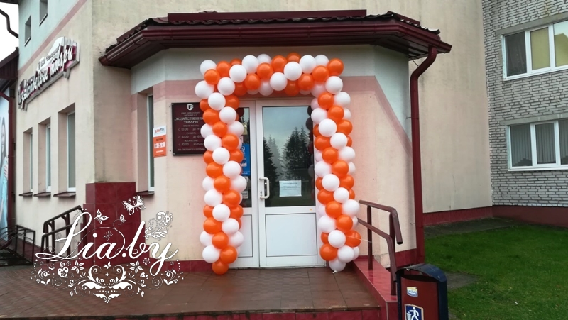 Гирлянда из шаров для украшения открытия магазина в Вилейке — фото 2