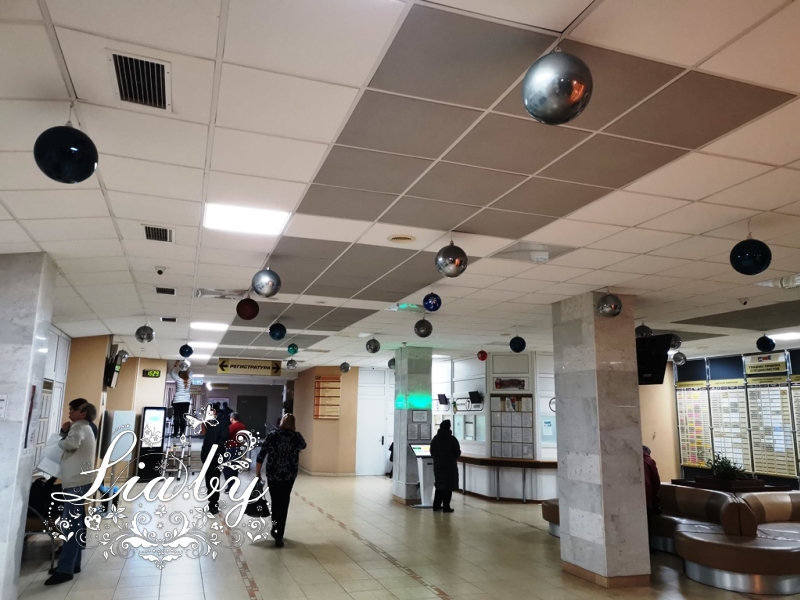 Новогоднее украшение фойе 9й городской клинической больницы Минска — фото 1
