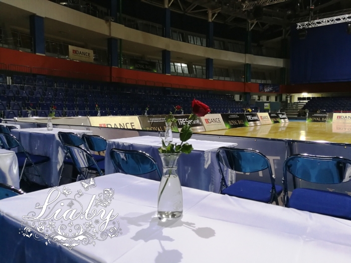 Royal Ball 2019: украшение столов жюри и участников чемпионата по танцам (Чижовка Арена) — фото 3
