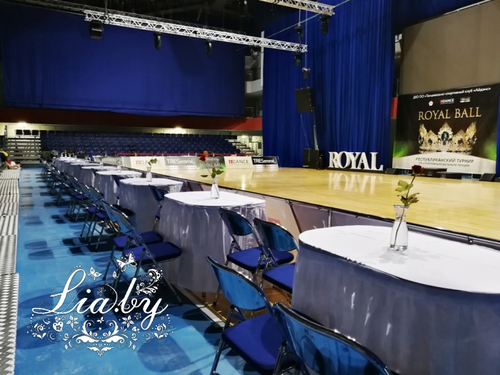 Royal Ball 2019: украшение столов жюри и участников чемпионата по танцам (Чижовка Арена) — фото 6