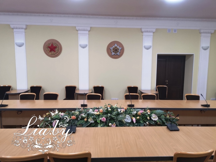 Цветочные композиции в музей, овальный кабинет и сцену — фото 6