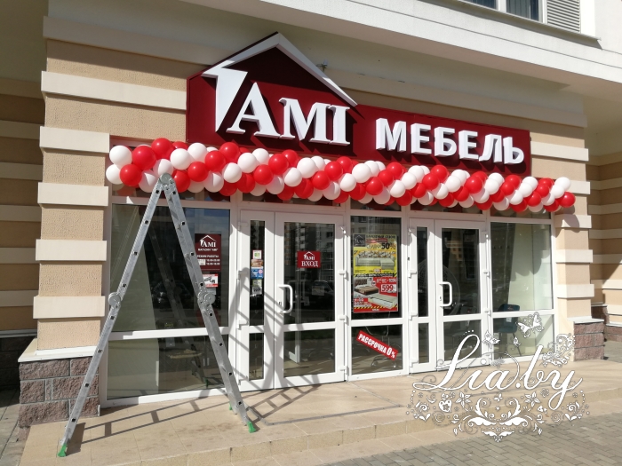 Украшение шарами вывески магазина на открытие Ami — фото 2