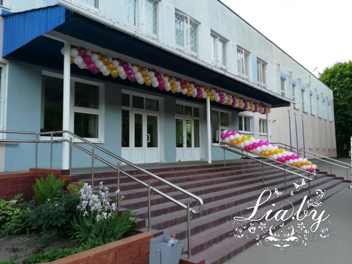 Выпускные в школах и гимназия г. Минска: примеры украшения — фото 36