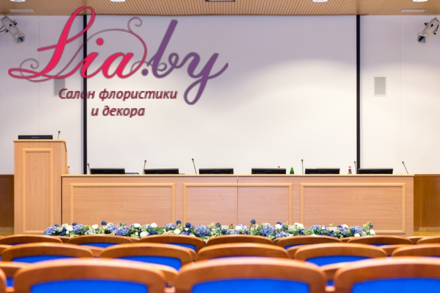 Украшение трибуны для конференции, форума, выступления — фото 4