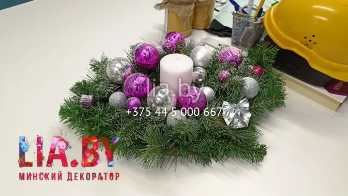 композиция из искусственной хвои в сиренево-сером цвете