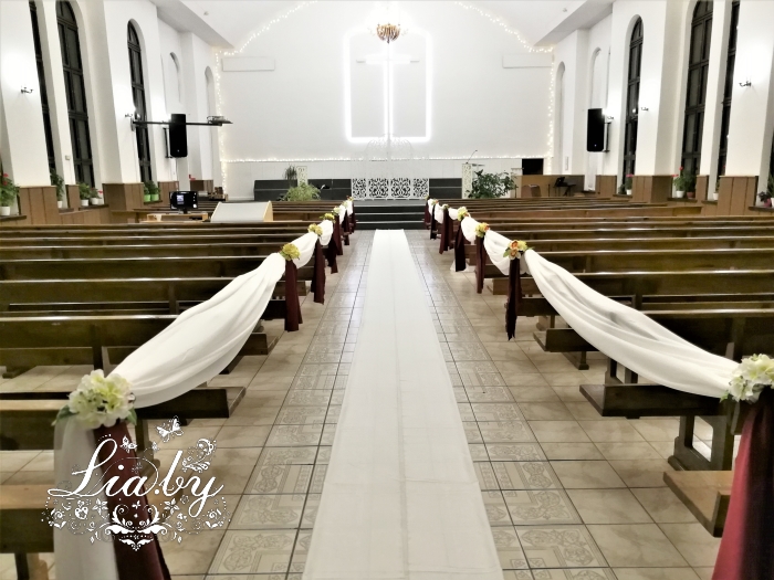 Венчание в церкви: украшение зала, прохода, лавок