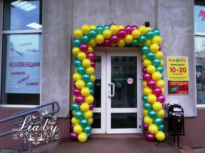 Оформление шарами открытия магазина одежды в Минске