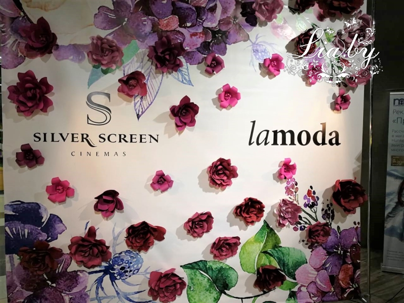 Шикарная фотозона с бумажными цветами (LaModa)
