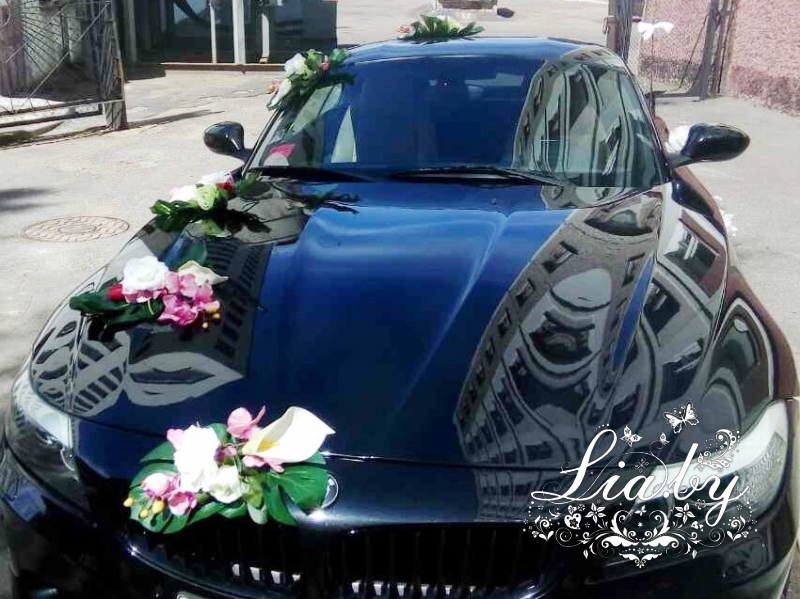 Украшение авто на свадьбу букетами на присосках