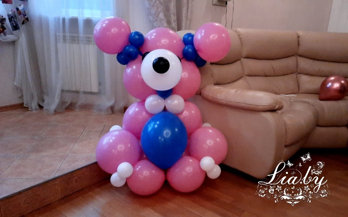 фигура мишка из шаров розового и синего цвета на детский день рождения 1 годик девочке