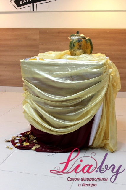 Сундук для дарения на осенней свадьбе с тыквой, тыква используется как сундук для денег