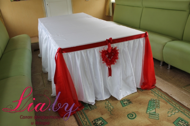 Свадебное оформление фуршетного стола на кораьбле