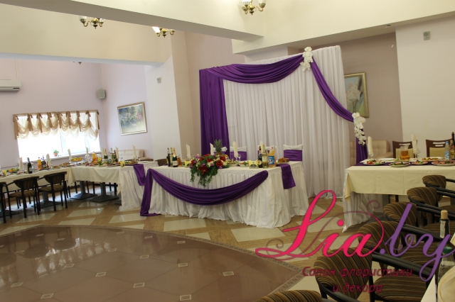 Украшение зала в фиолетовом стиле