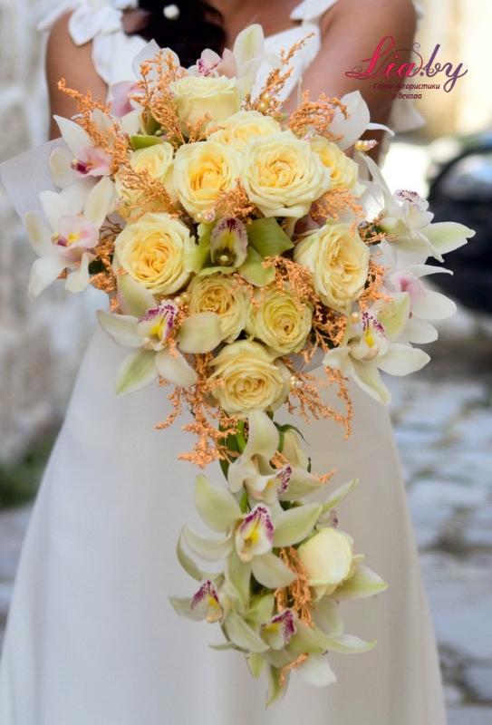 бежевый с розами и орхидеями букет невесты