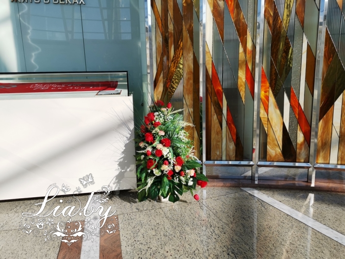 цветочная композиция для украшения музея великой отечественной войны в Минске
