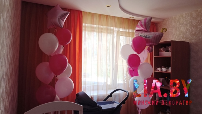 Украшение квартиры шарами в розовом цвете на выписку девочки из роддома