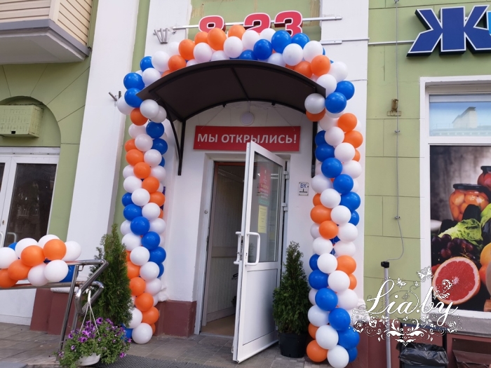 украшение магазина Живинка на открытие ул Брилевская, белого, синего и оранжевого цвета латкесные шары