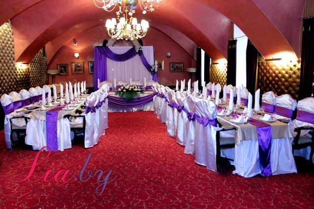 Украшение зала в фиолетовом цвете