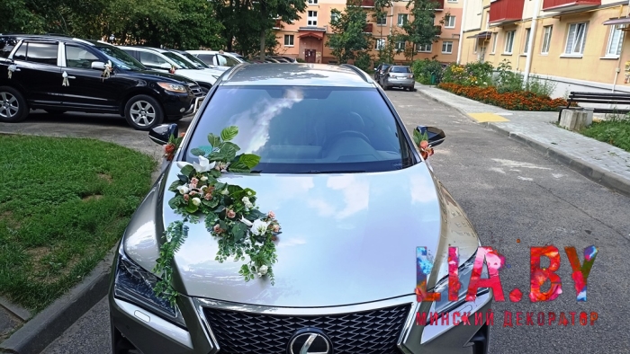 Украшение авто на свадьбу цветы на капот