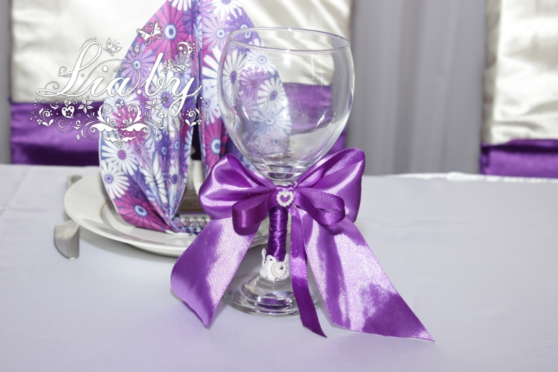 Бокал на свадьбу с атласной фиолетовй лентой