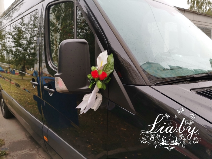 Оформление боковых зеркал микроавтобуса на свадьбу