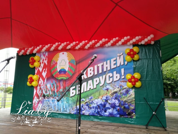 Шаровое украшение сцены на день независимости