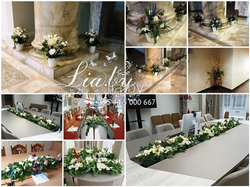 Белые цветы в горшках и композициях для украшения бизнес конференций