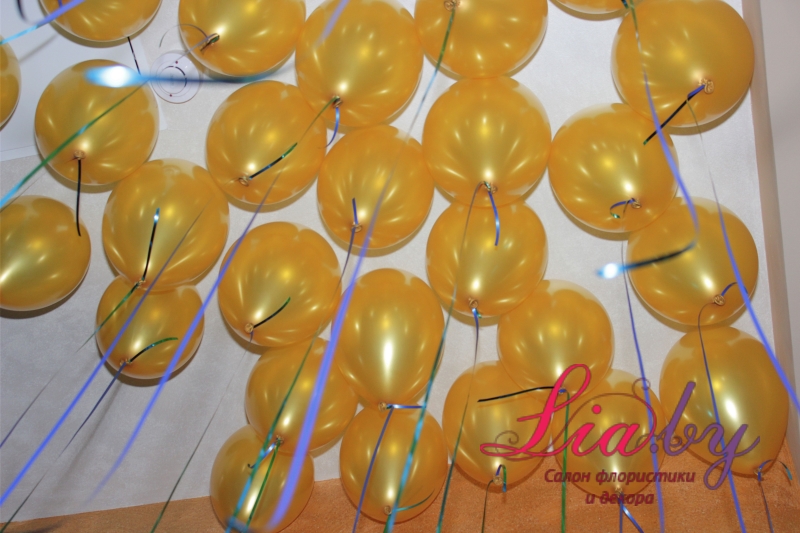золотые воздушные шары с гелием