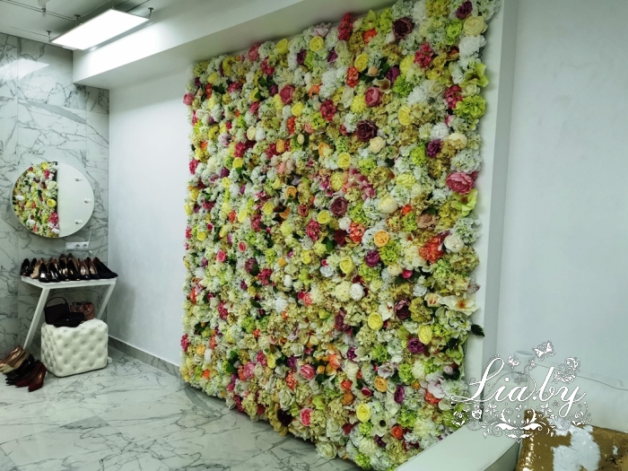 стена из цветов, украшенная стена большим количеством цветов