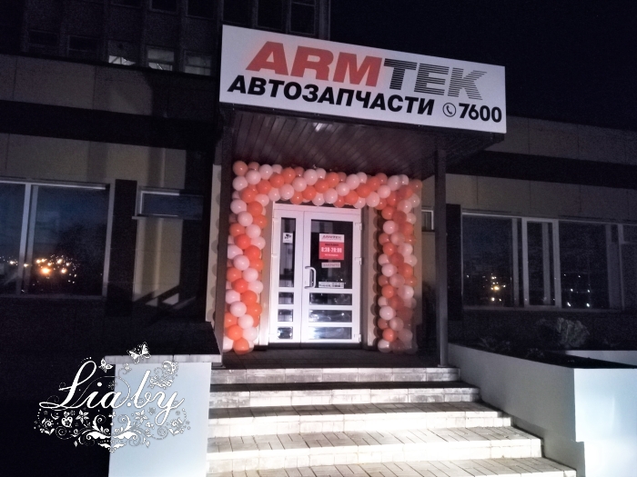 Украшение шарами магазина в Витебске