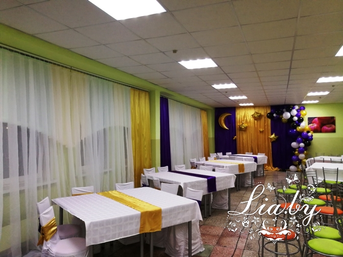 Золотое и фиолетовое украшение зала столовой на выпускной в средней школе № 202 г. Минска