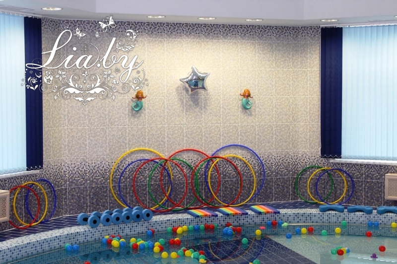 Украшение фольгированными шарами открытия бассейна в детском саду