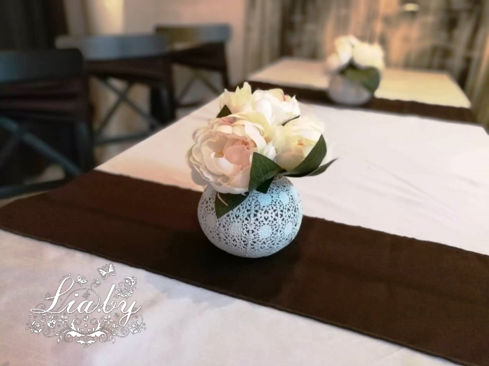 мет ваза с цветами на стол