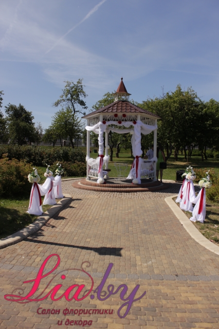 Украшение беседки на выездную регистрацию в лошицком парке г. Минска