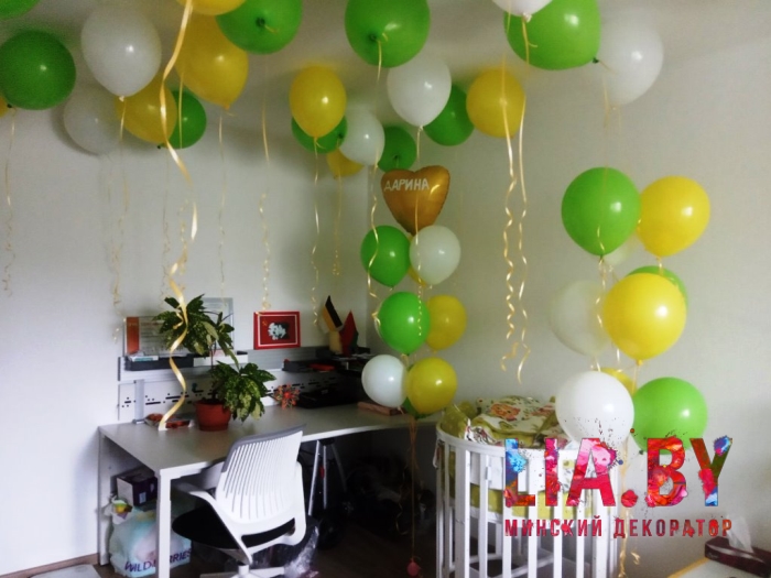 украшение выписки из роддома в Минске шарами на рождение мальчика, на рождение девочки