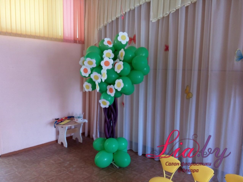Дерево из воздушных шаров на детский праздник Минск