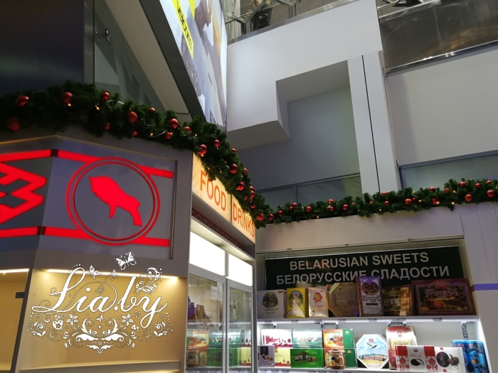 рождественско оформление магазина в аэропорту Минск 2