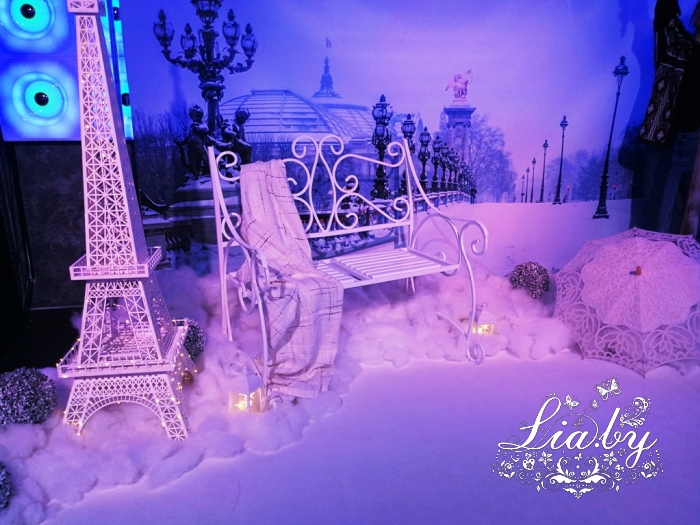 французская фотозона парижская аллея с лавкой, фонарем и макетом эйфелевой башни зимняя тематика