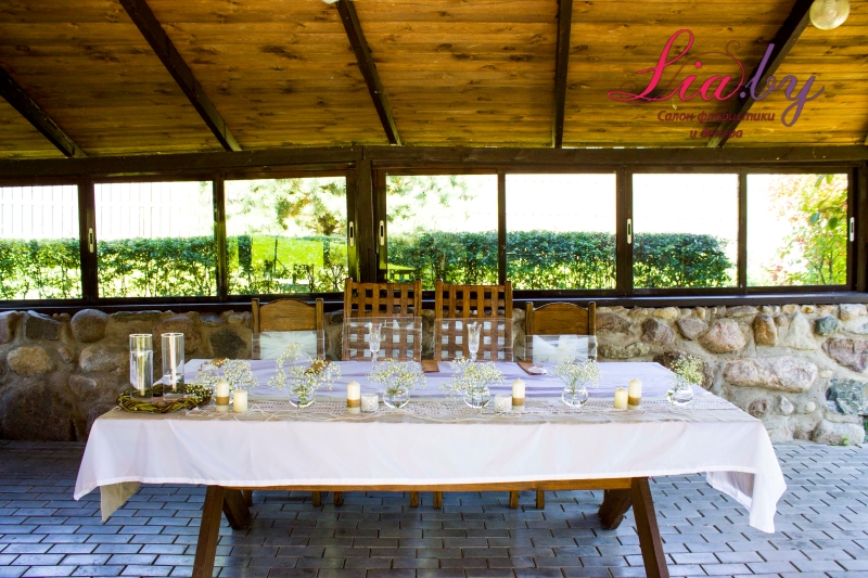 Украшение стола для молодых на свадьбу в традиционном стиле
