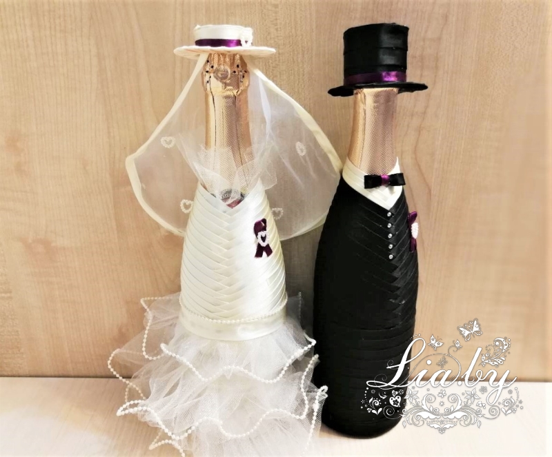 Украшение бутылок жених+невеста в одежде с шляпами