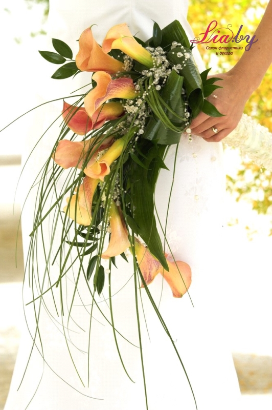 оранжевый с калами букет невесты