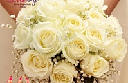 Букет невесты из белых кремовых роз с гипсофилой № 40