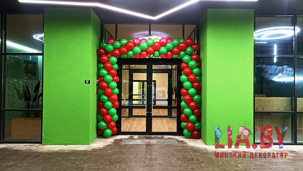 Шары в украшении зданий и помещений: фотоотчет наших работ