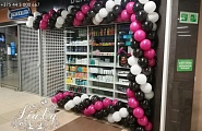 Оформление шарами открытия нового магазина в торгом павильоне ТЦ