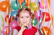 Все для детского праздника: шары, колпаки, ленты, флажки, дудки