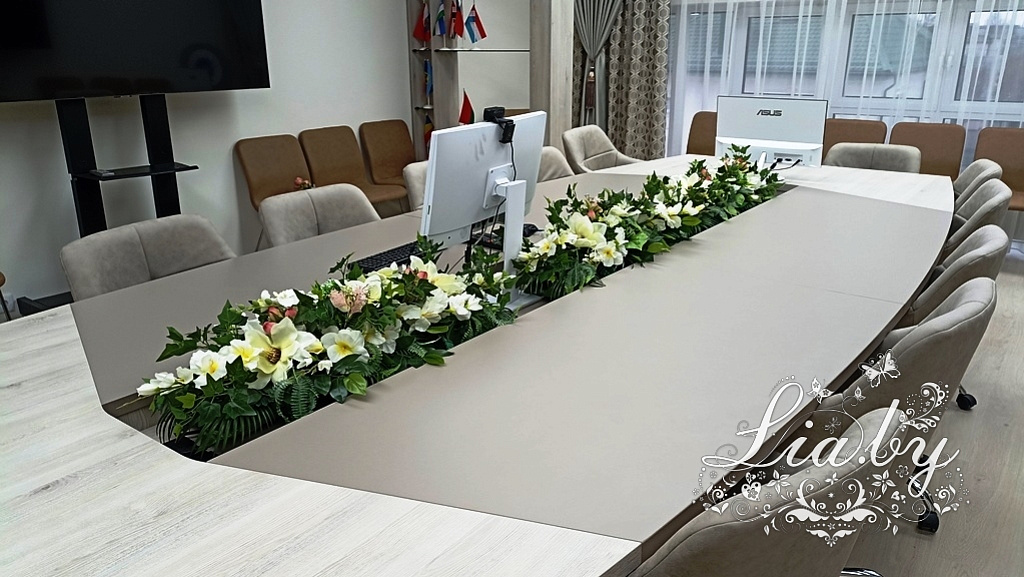 Цветы в украшении офисов, выставок, конференц-залов и сцен